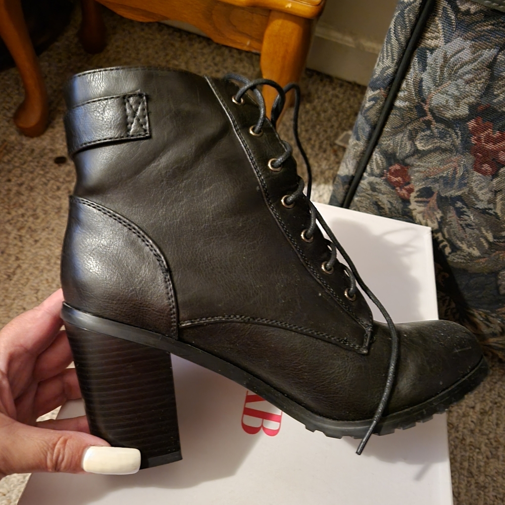 Cute Chunky Lace Up Leatherette Zipper Ankle Bootie